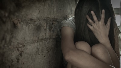Petaci fizički i seksualno zlostavljali devojčicu u školi, porodica tvrdi da je slučaj zataškavan