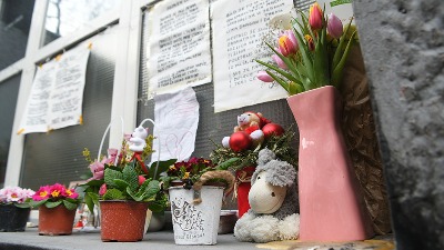 Vučić položio cveće u "Ribnikaru" na godišnjicu masakra