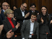 "Na čelu parlamenta osoba koja nervira i vlast i opoziciju"