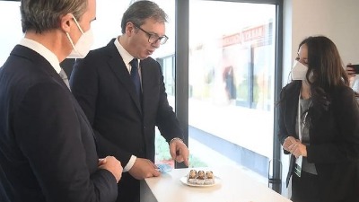 LUDILO MOZGA: Vučić tvrdi da niko nikad u Srbiji nije proizvodio čokoladu!